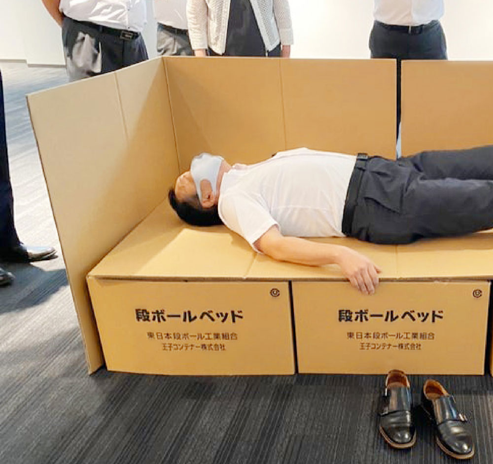 避難所の段ボールベッドの活用